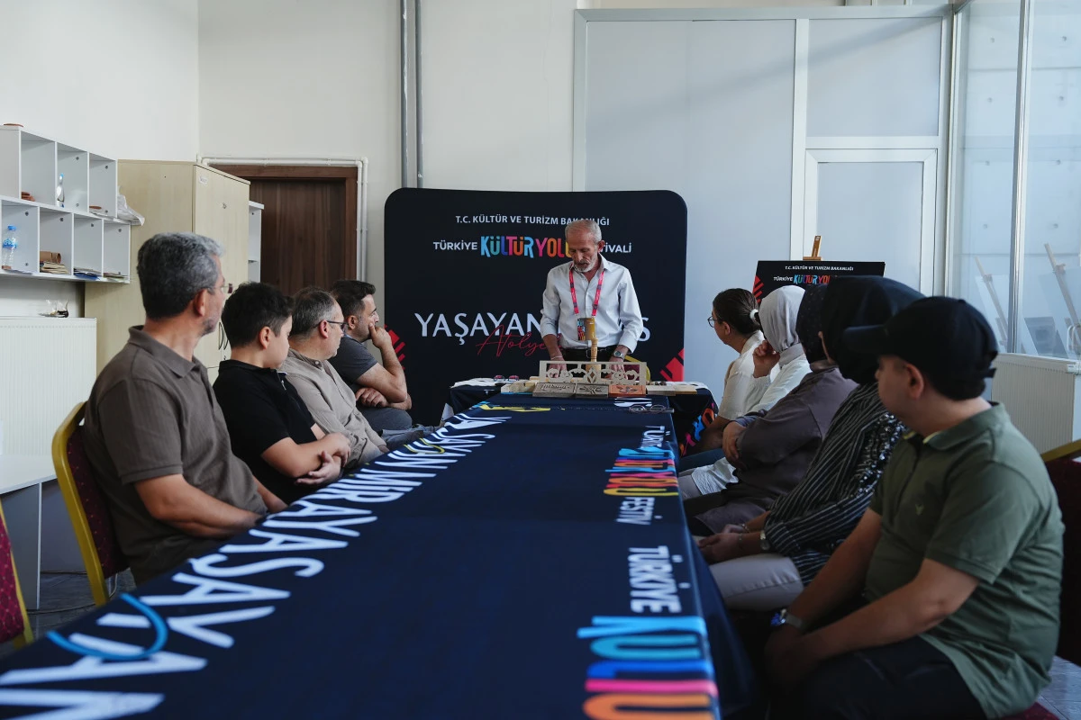 KAYSERİ K&Uuml;LT&Uuml;R YOLU FESTİVALİ&rsquo;NİN 8. G&Uuml;N&Uuml; TİYATRODAN GELENEKSEL SANATLARA UZANDI