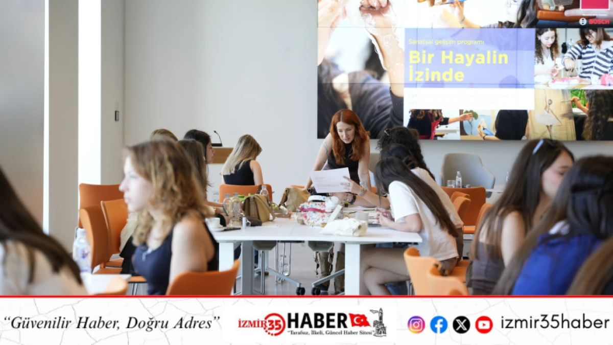 Kız &ouml;ğrenciler sanatın izinde yol alıyor!
