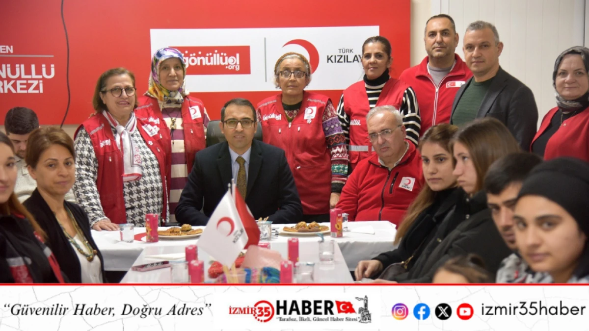 Kızılay Menemen, &ccedil;ocukların hem kalbini hem ellerini ısıtıyor