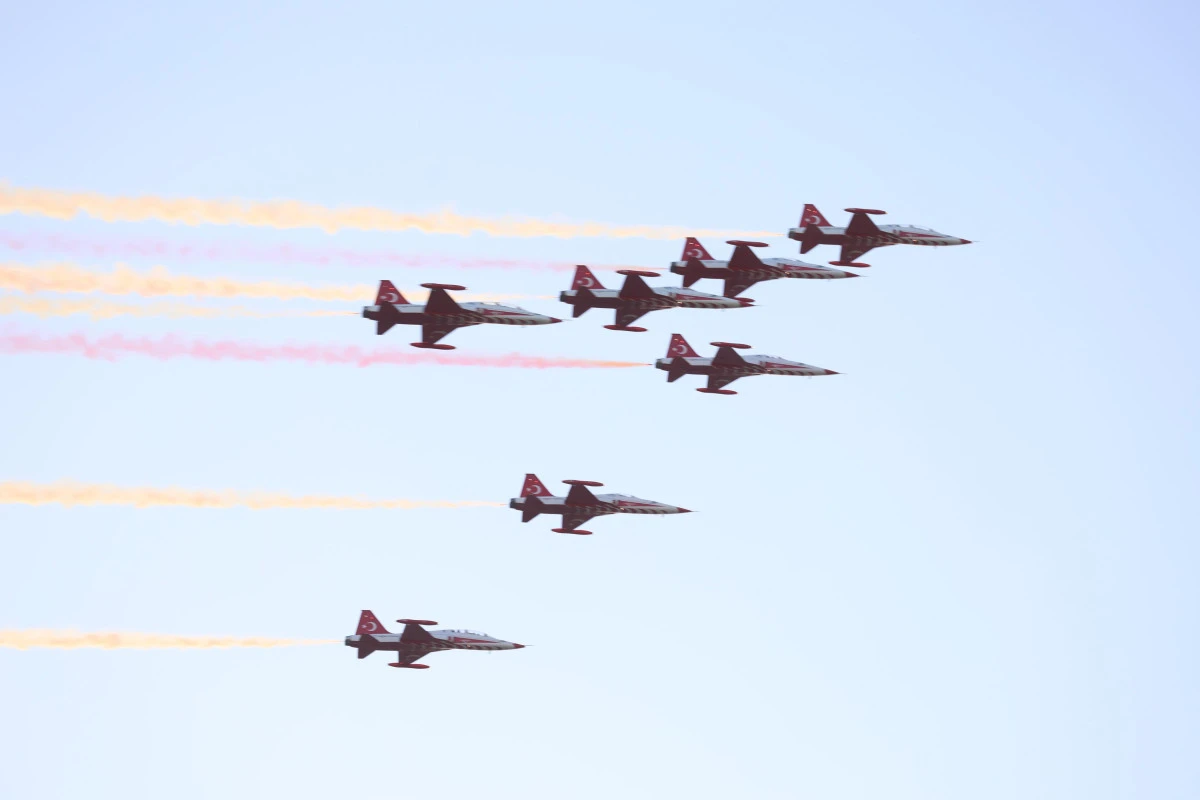 KONYA BİLİM FESTİVALİ&rsquo;NDE T&Uuml;RK YILDIZLARI&rsquo;NIN MUHTEŞEM G&Ouml;STERİSİ