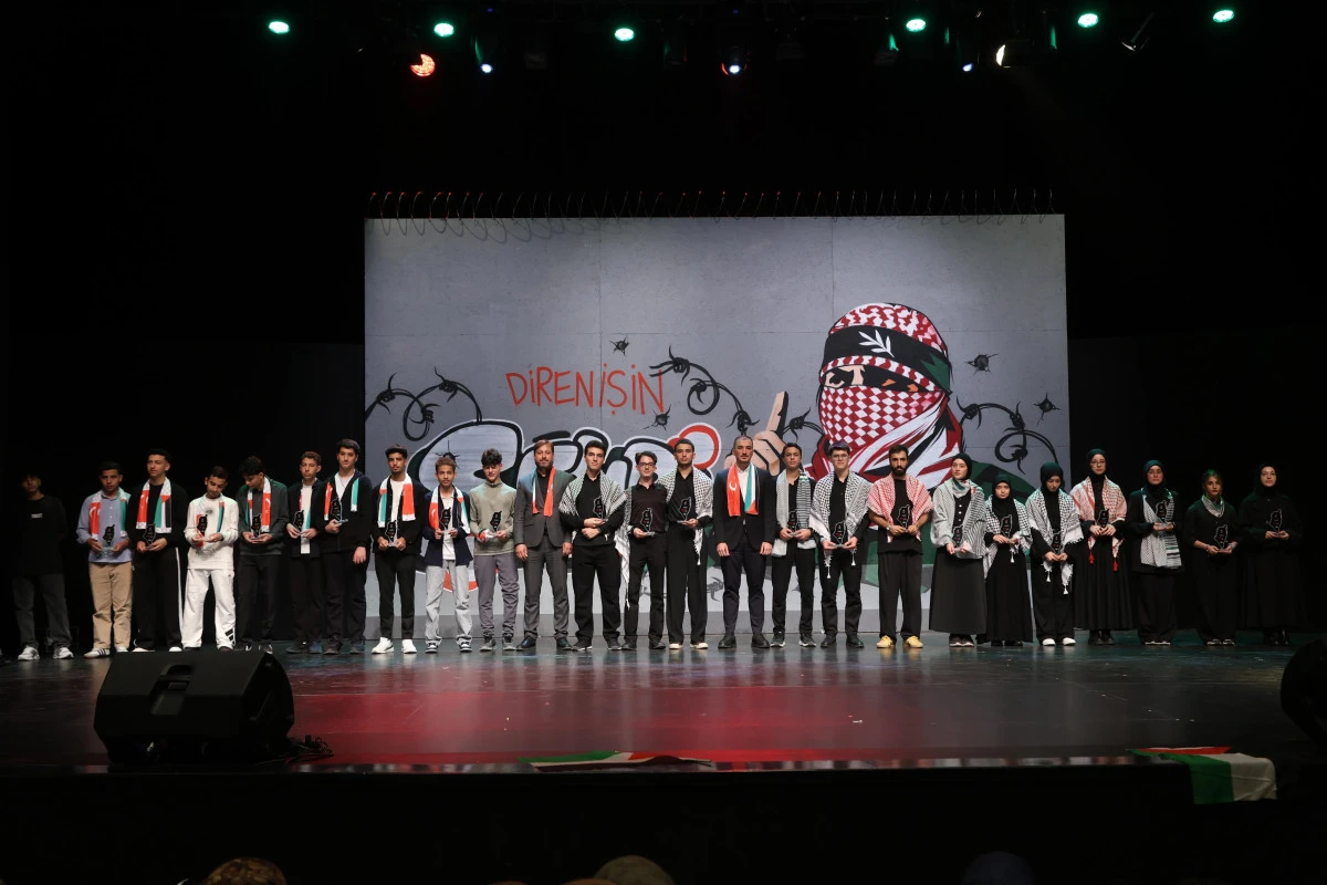 LİMA&rsquo;DA GEN&Ccedil;LERİN DİLİNDEN GAZZE&rsquo;NİN DİRENİŞİ ŞİİRE D&Ouml;K&Uuml;LD&Uuml;