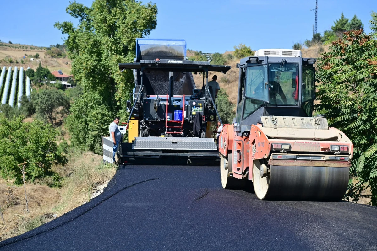 Manisa B&uuml;y&uuml;kşehir, Sarıg&ouml;l&rsquo;de 6 Kilometrelik Yolu Sıcak Asfaltla Buluşturuyor