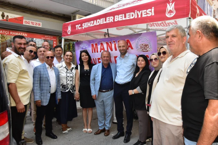 Manisa Kahveciler Odasından geleneksel aşure hayrı 