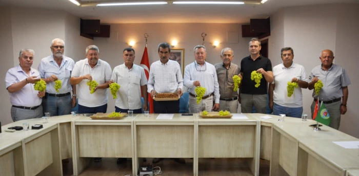 Manisa Ziraat Odaları İl Koordinasyon Kurulu, kuru &uuml;z&uuml;m ile ilgili ortak a&ccedil;ıklama yaptı.