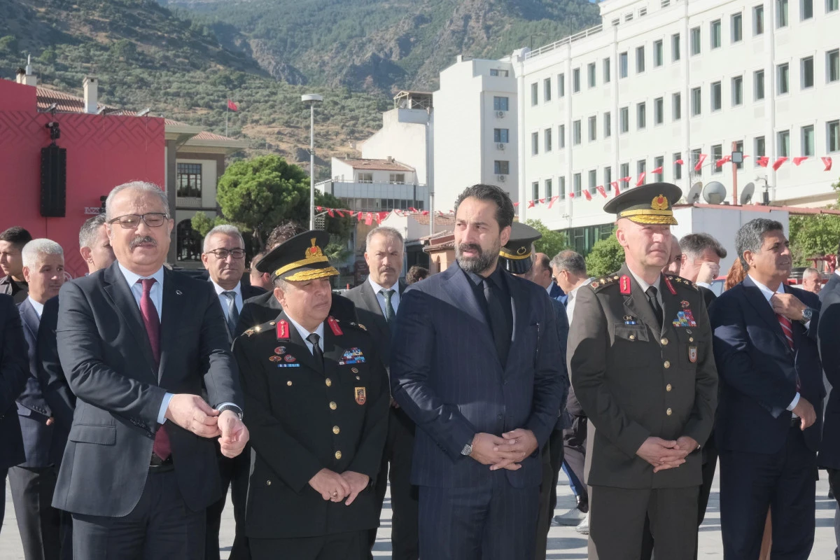Manisa'nın d&uuml;şman işgalinden kurtuluşunun 104. Yıld&ouml;n&uuml;m&uuml; kapsamında t&ouml;ren d&uuml;zenlendi