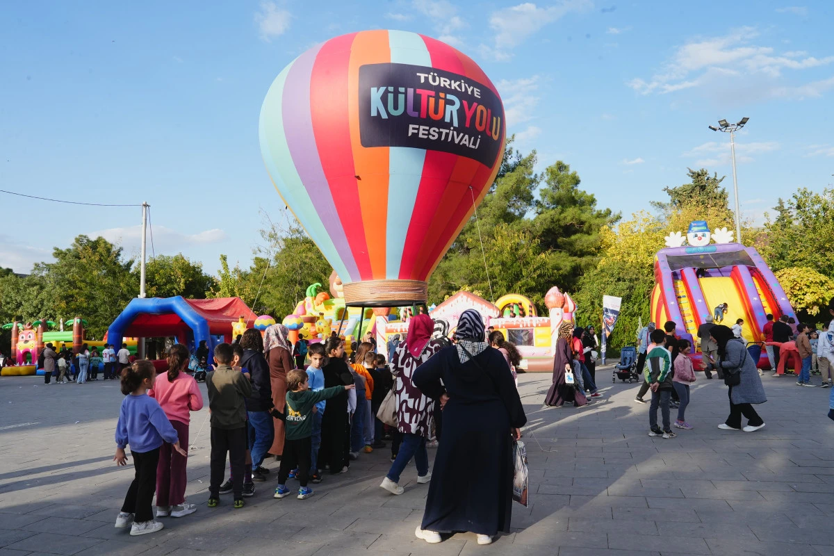 MARDİNLİ &Ccedil;OCUKLAR FESTİVAL HEYECANINA RENGARENK ETKİNLİKLERLE ORTAK OLDU