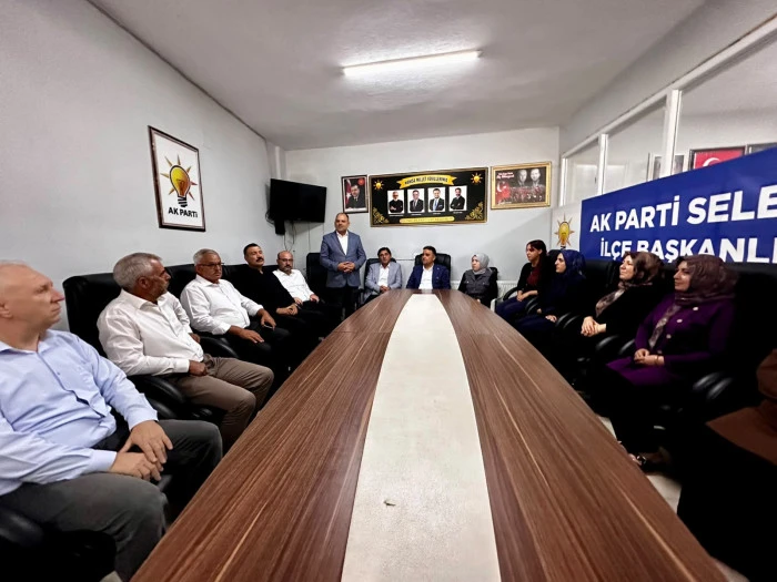 MİLLETVEKİLİ BAYBATUR, KULA VE SELENDİ&rsquo;DE VATANDAŞLARLA BULUŞTU