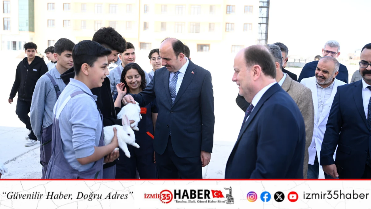 MİLLETVEKİLİ BAYKAN VE BAŞKAN ALTAY LİSE &Ouml;ĞRENCİLERİYLE BULUŞTU