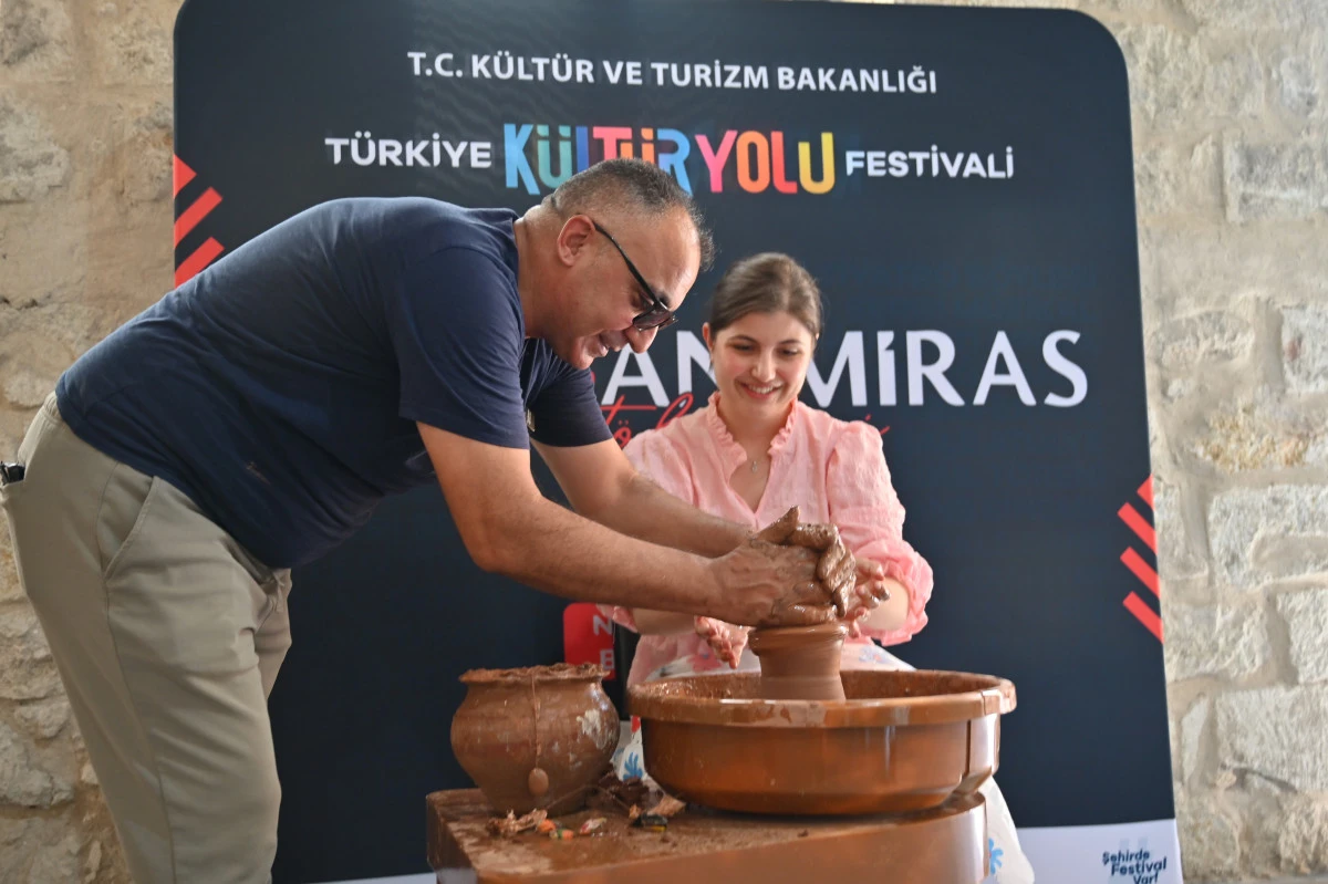 NEVŞEHİR K&Uuml;LT&Uuml;R YOLU FESTİVALİ&rsquo;NDE TOPRAK SANATA D&Ouml;N&Uuml;ŞT&Uuml; 