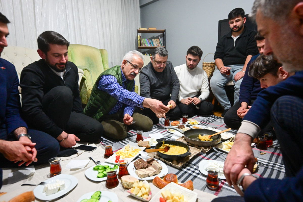 ÖĞRENCİLERLE SAHUR VAKTİ