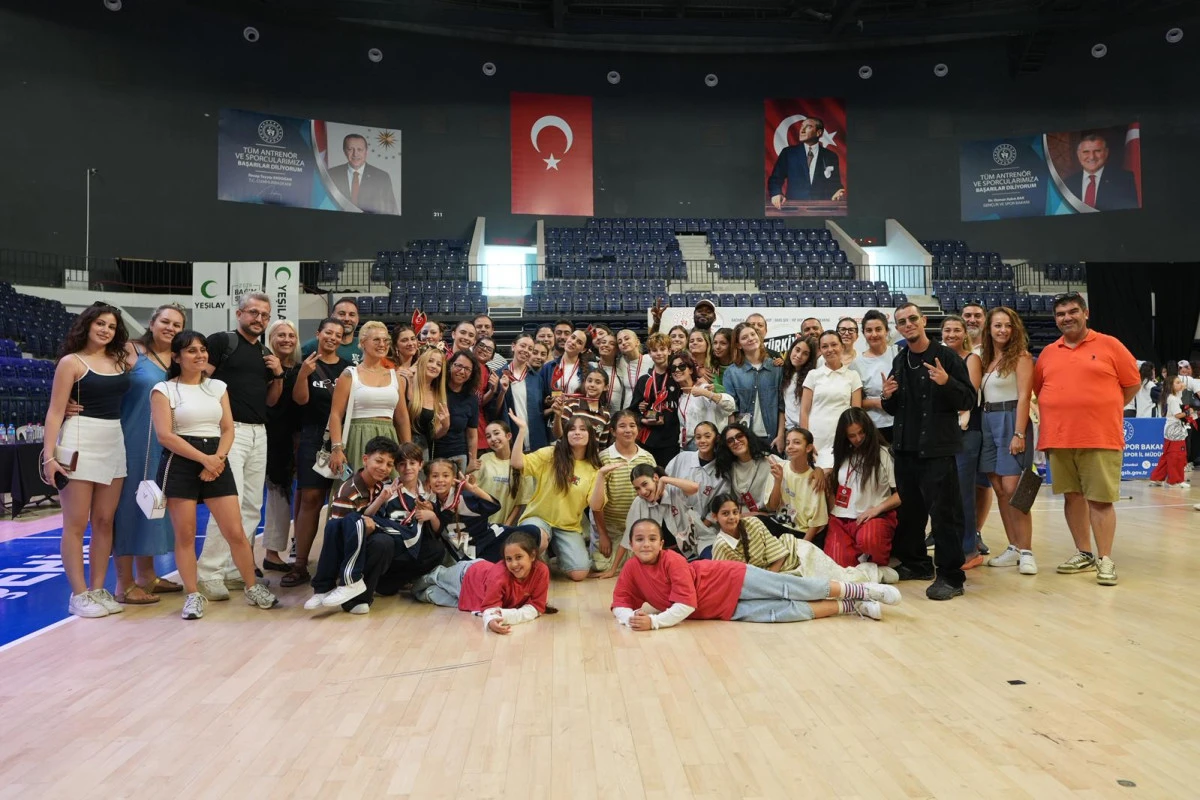 On Dance, TDSF T&uuml;rkiye Hip Hop Şampiyonası&rsquo;nda 20 kupayla İzmir&rsquo;in gururu oldu!