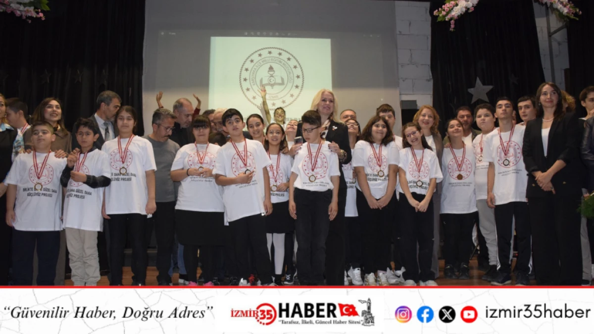 &Ouml;zel &ccedil;ocuklarla duygulu &ouml;ğretmenler g&uuml;n&uuml; kutlaması