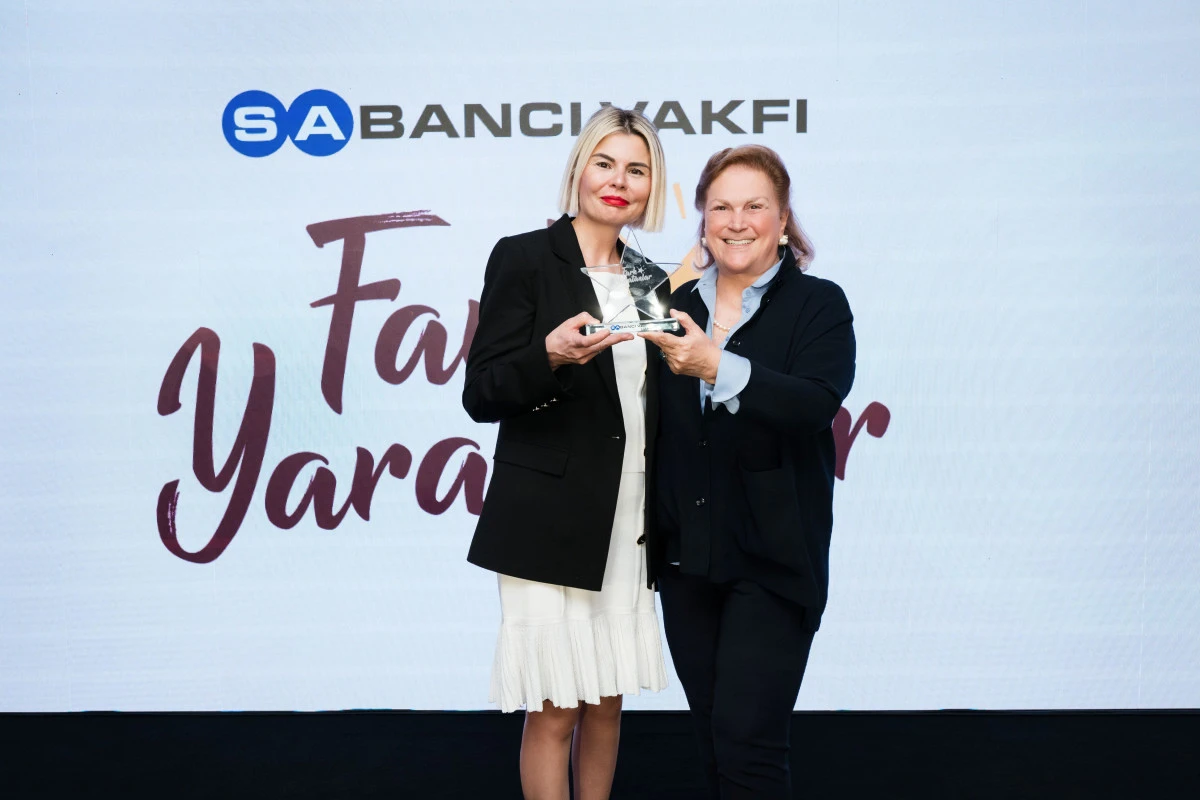 &Ouml;zlem Şivecan &Ccedil;&ouml;lyaklı Bireylerin M&uuml;cadelesine &Ouml;nc&uuml;l&uuml;k Ediyor