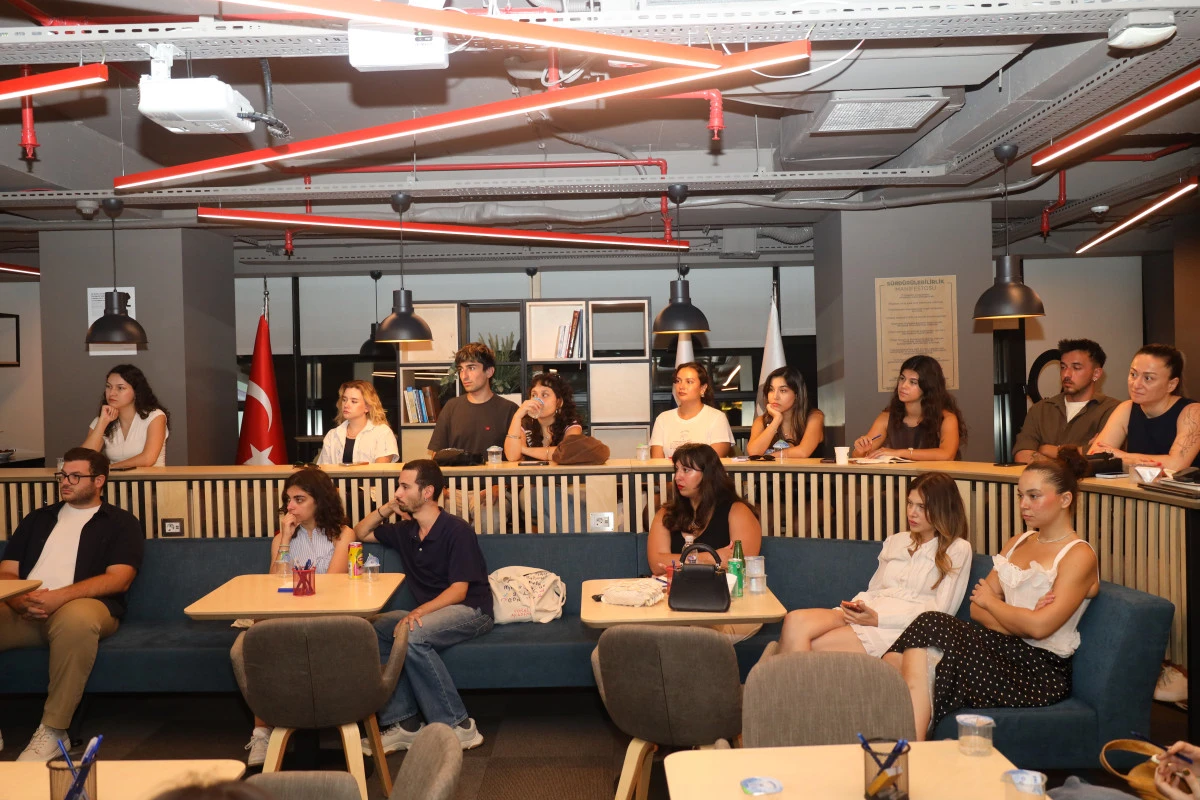 Papir&uuml;s&rsquo;&uuml;n ilk Şehir Buluşması İzmir&rsquo;de yoğun katılımla ger&ccedil;ekleşti