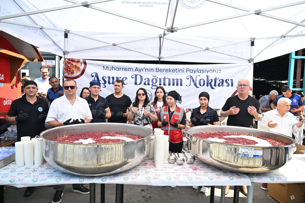 Perşembe Pazarı&rsquo;nda 2 Bin Kişiye Aşure İkramı