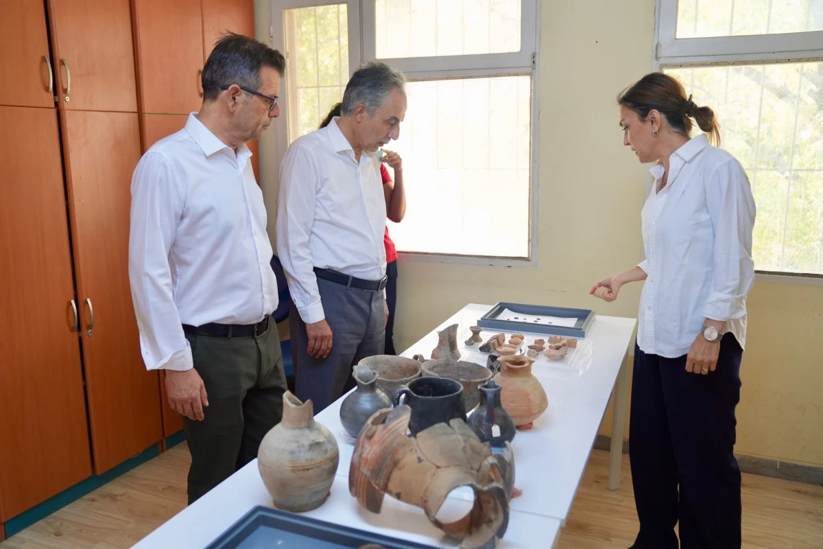 Rekt&ouml;r Prof. Dr. Alcı kazı &ccedil;alışmalarını yerinde inceledi