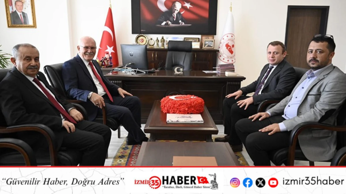 Rektör Prof. Dr. Savaş, Eşme MYO Akademisyenleri ve Öğrencileri ile Buluştu