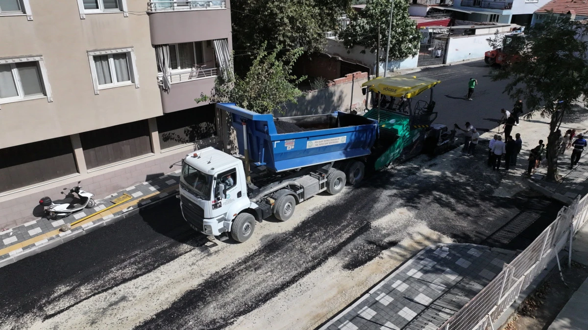Salihli &Ccedil;i&ccedil;ek Caddesi Adı Gibi Olacak