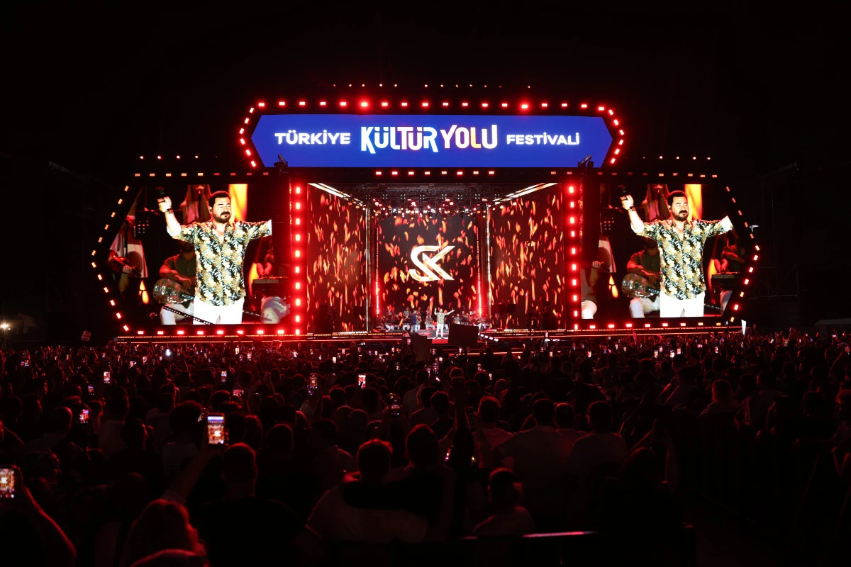 SERKAN KAYA, SEVİLEN ESERLERİNİ KONYA'DA SESLENDİRDİ