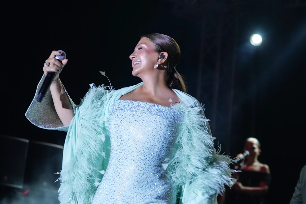 SİBEL CAN'DAN KIBRIS'TA UNUTULMAZ GECE