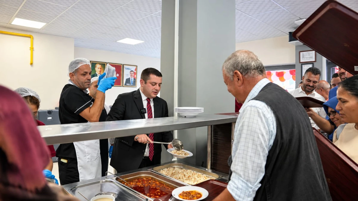 Torbalı&rsquo;da Aşevinden Sofralara Her G&uuml;n Sıcak Yemek