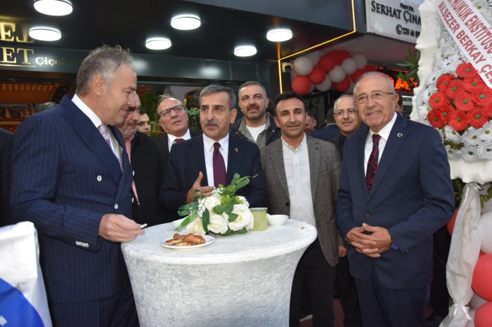 T&uuml;rk Sağlık Sen Manisa Şubesi&rsquo;nin yeni hizmet binası t&ouml;renle a&ccedil;ıldı.