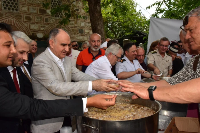 T&uuml;rkiye Harp Malul&uuml; Şehit Dul ve Yetimleri Derneği aşure hayrı ger&ccedil;ekleştirildi.