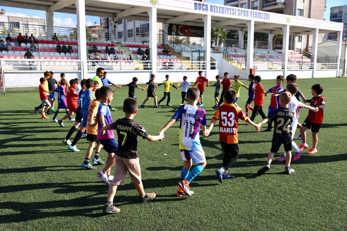 &Uuml;cretsiz futbol okulu ailelerden tam not aldı