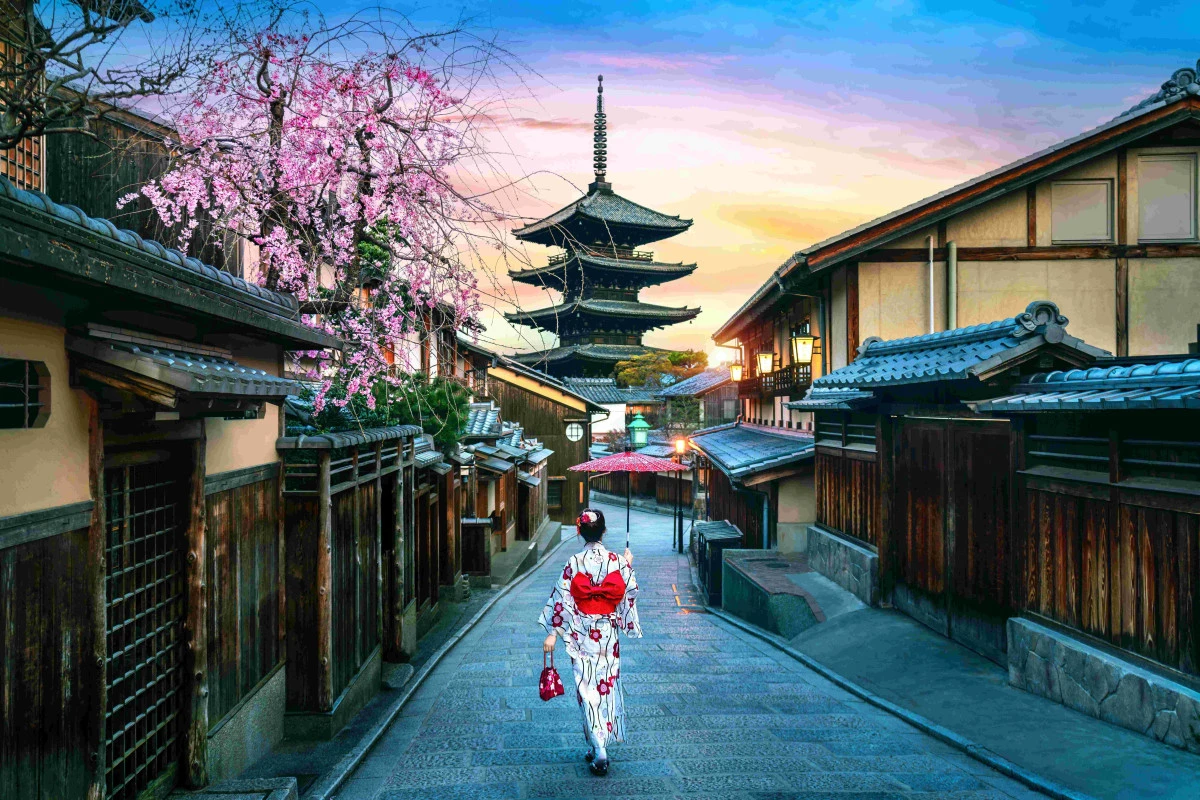 Uzak Doğu'nun Y&uuml;kselen Yıldızları: Japonya ve G&uuml;ney Kore