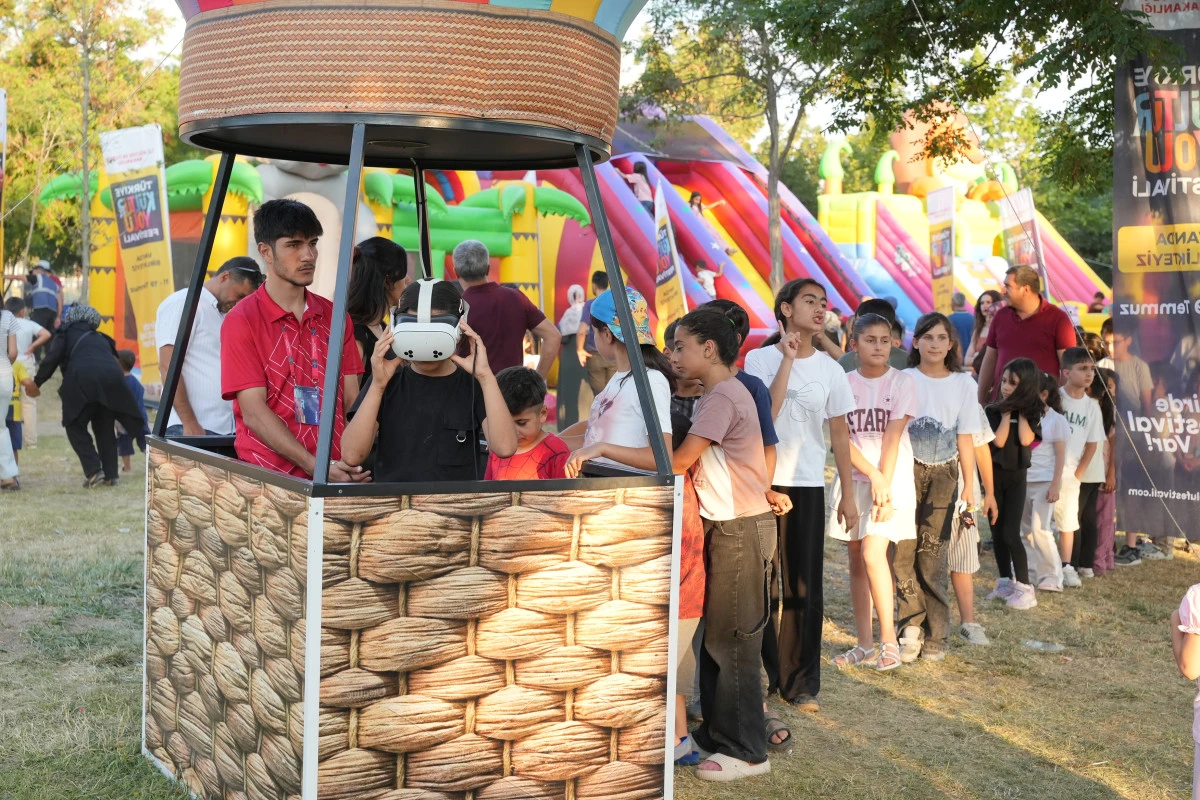 VAN K&Uuml;LT&Uuml;R YOLU FESTİVALİ K&Uuml;LT&Uuml;R SANATLA DOLU DOKUZ G&Uuml;N&Uuml; GERİDE BIRAKTI