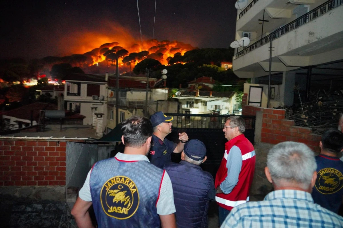 Yangınla m&uuml;cadele ikinci gecesinde de aralıksız s&uuml;r&uuml;yor