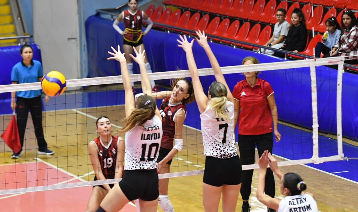 YUNUSEMRE'NİN SULTANLARI ALTAY'I GE&Ccedil;Tİ: 3-1