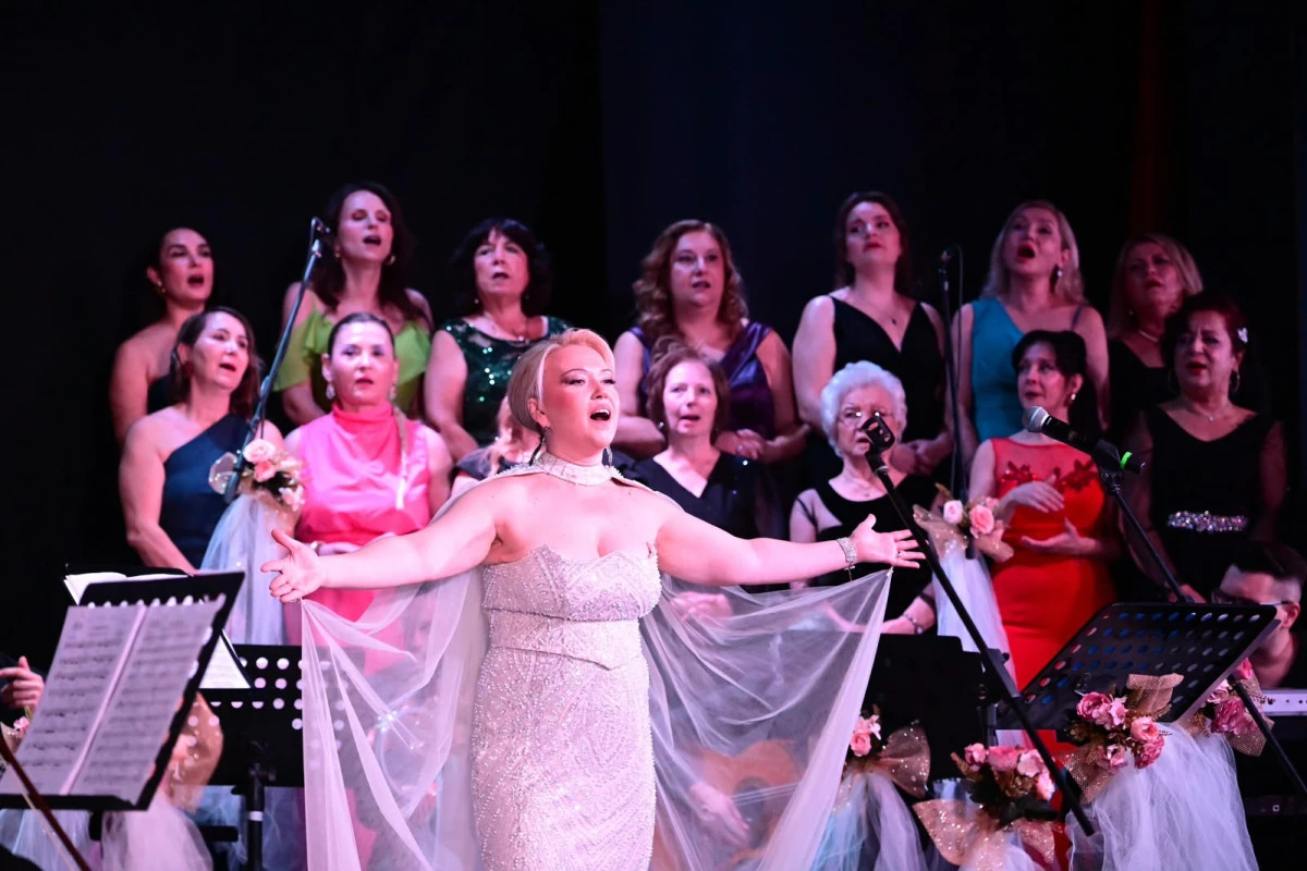 Zeki M&uuml;ren&rsquo;in Unutulmaz Şarkıları Manisa&rsquo;da Yankılandı